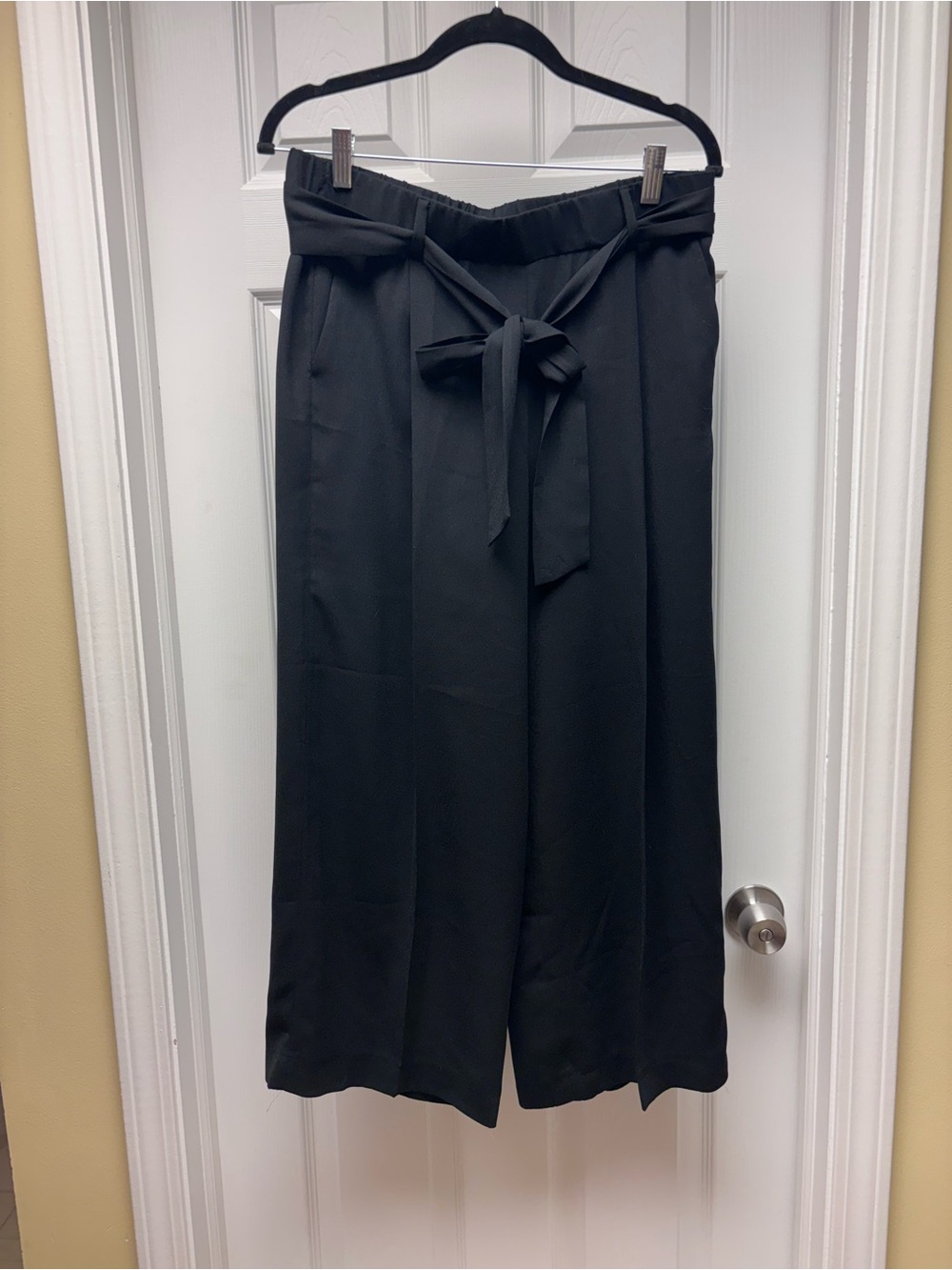 Halogen Black Wide Leg Cropped Pants w/ Tie Waist – Size M – AS IS